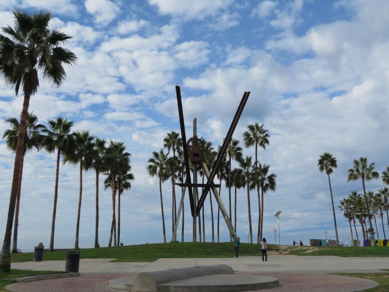 Sculpture on Venice Beach: 'Declaration' by artist Mark di Suvero